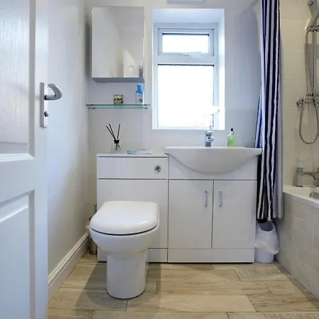 Pocklington Self Catering Business Contractors Superfast Wifi Netflix *
